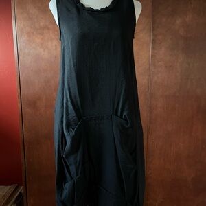 Redwood Court Elegant Black Sleeveless Dress